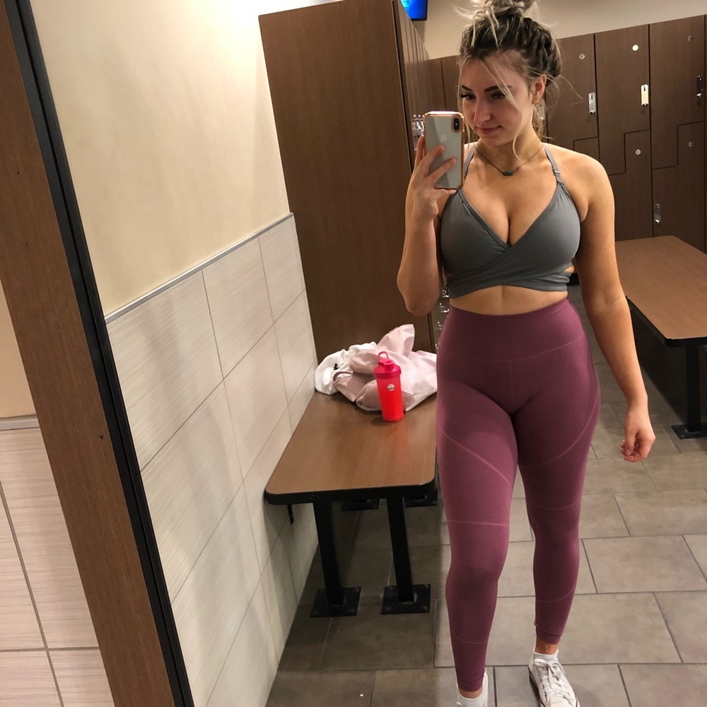 Alphalete wrap around bra